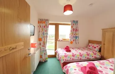 Little Harbour family accommodation - twin bedroom