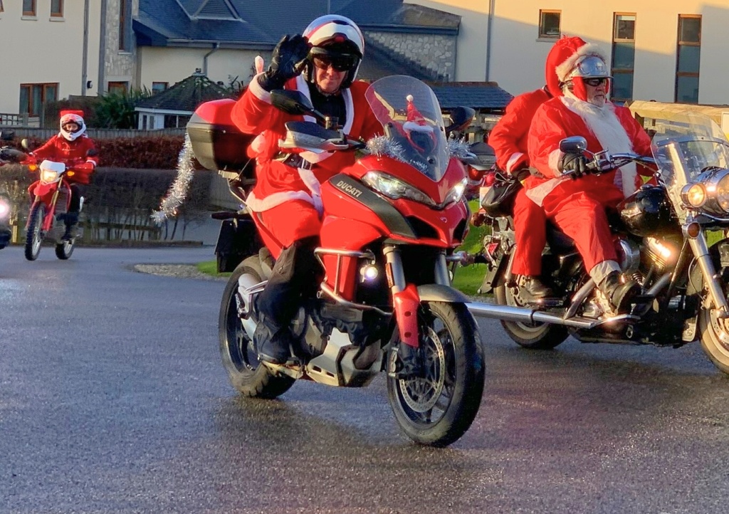 santas on a bike