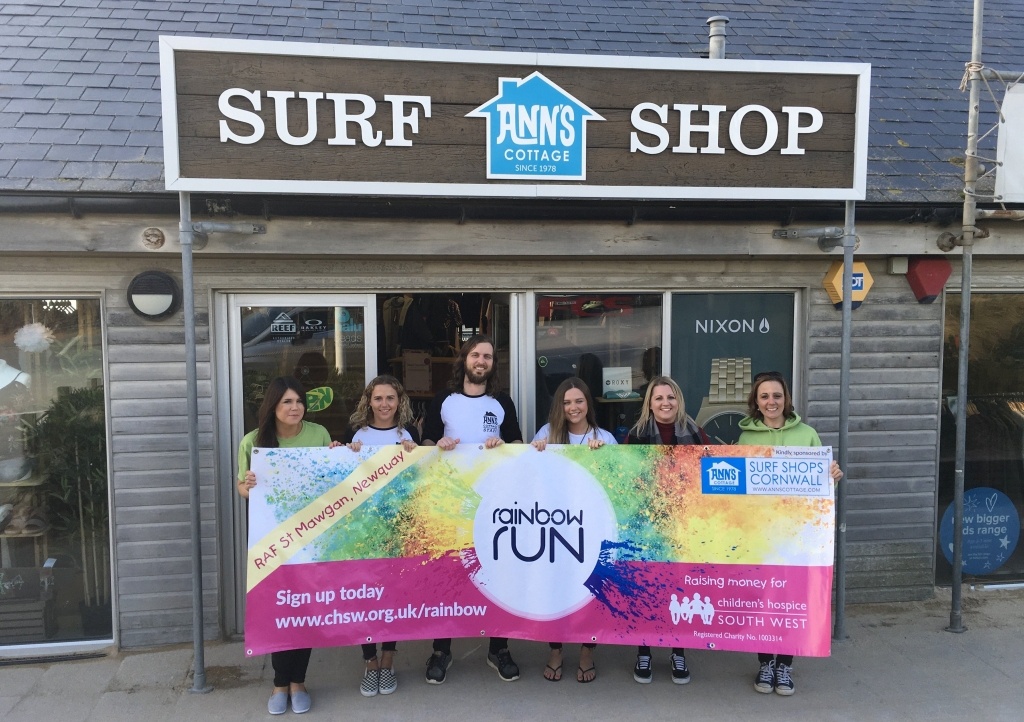 Ann's Cottage and CHSW staff launch their partnership for the Rainbow Run with a photo at the Anns Cottage store on Fistral beach